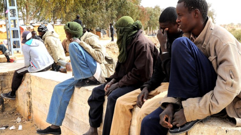 جامعيون يتنازلون عن مستواهم وشهاداتهم للحصول على لقمة العيش بورڤلة