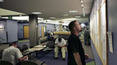 OCDE: huit millions de chômeurs en plus à cause de la crise