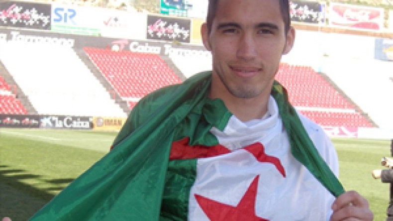 لاعبو‭ ‬العميد‭ ‬يهددون‭ ‬بمقاطعة‭ ‬تربص‭ ‬اسبانيا‭ ‬ويطالبون‭ ‬بجوازات‭ ‬سفرهم