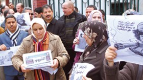 صحفيو الشروق في وقفة احتجاجية أمام السفارة الليبية