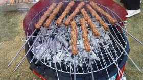 طاولات الشواء تنغص ليالي العائلات في رمضان