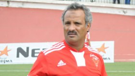 دوليون سابقون: المباراة مفخخة والفوز إجباري