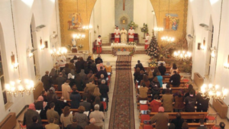 أعضاء من العروش ومسؤولون نافذون متورطون في دعم التنصير