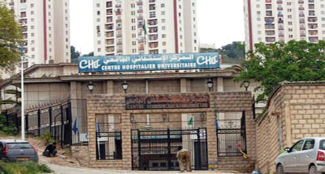 La petite Aya, sujette à des rejets de cheveux par la bouche, admise au CHU de Annaba