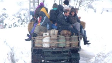 Vague de neige: les citoyens en quête de denrées alimentaires