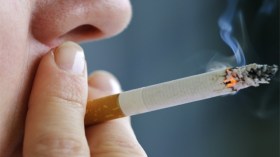 الرجال يدخنون بسبب السعادة والنساء بسبب الإجهاد النفسي!