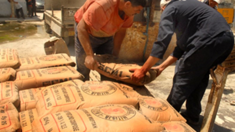 تهديدات واعتداءات بالسلاح الأبيض للحصول على كيس اسمنت!