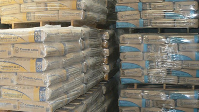 بارونات توظف سجلات تجارية لبطالين للاستحواذ على إسمنت الشركات العمومية