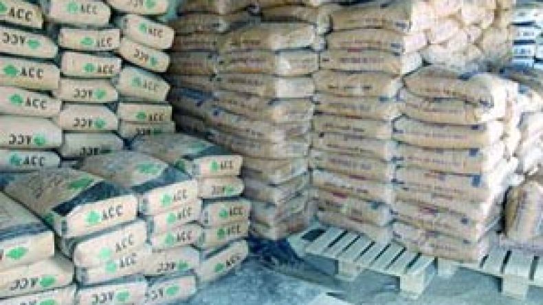 الحكومة لم تستورد ولا كيسا من الإسمنت رغم توقف آلاف المشاريع