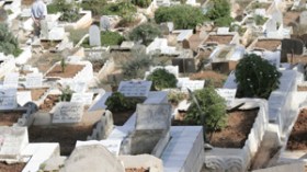 90 % من الجزائريين بفرنسا يوصون بدفنهم في الجزائر خشية حرق جثثهم في المقابر