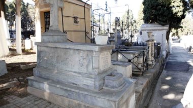 Le Parlement français accuse l'Algérie de négliger les cimetières chrétiens et juifs