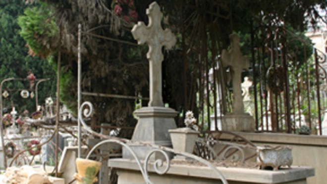 البرلمان الفرنسي ينتقد وضعية مقابر النصارى بالجزائر