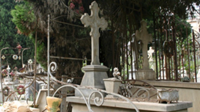 البرلمان الفرنسي ينتقد وضعية مقابر النصارى بالجزائر