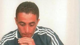 فارس يعيش بين القبور منذ ربع قرن في مقبرة تبسة