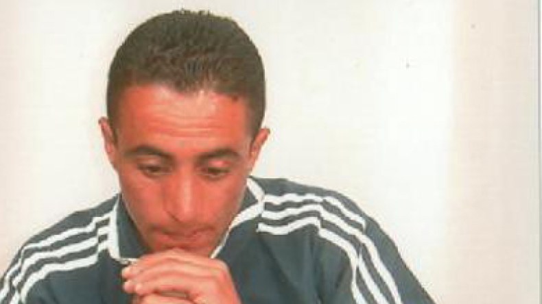 فارس يعيش بين القبور منذ ربع قرن في مقبرة تبسة