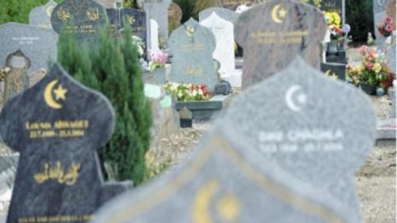 تدنيس عشرين قبرا لمسلمين بمقبرة “فيتري سورسين” بفرنسا
