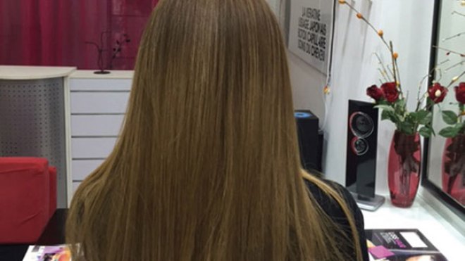 الكراتين أساس أبرز تقنيات تهذيب الشعر وتصحيح تجاعيده