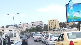 مئات المركبات تعلق على طريق العاصمة – تيزي وزو بسبب حادث