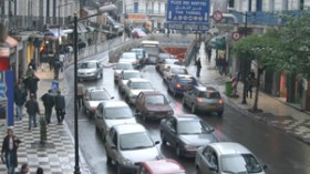 الحكومة ترفض الخضوع وتبقي الحظر على استيراد السيارات المستعملة