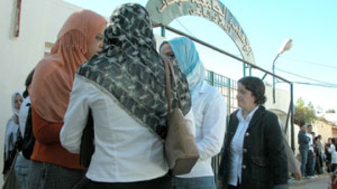 النساء‮ ‬الحارسات‮ ‬يكابدن‮ ‬التحرشات‮ ‬بأماكن‮ ‬العمل