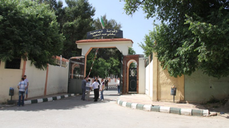 أحياء جامعية بلا سيارات إسعاف ولا أدوية