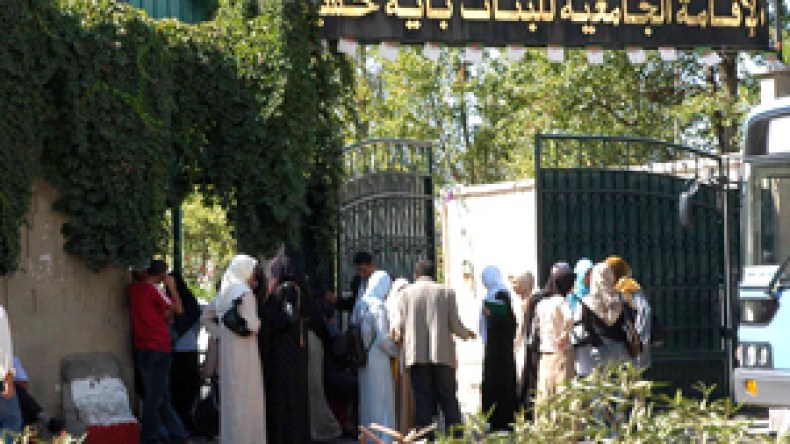 رحلات وحفلات أغرقت إقامات جامعية في ديون بالملايير