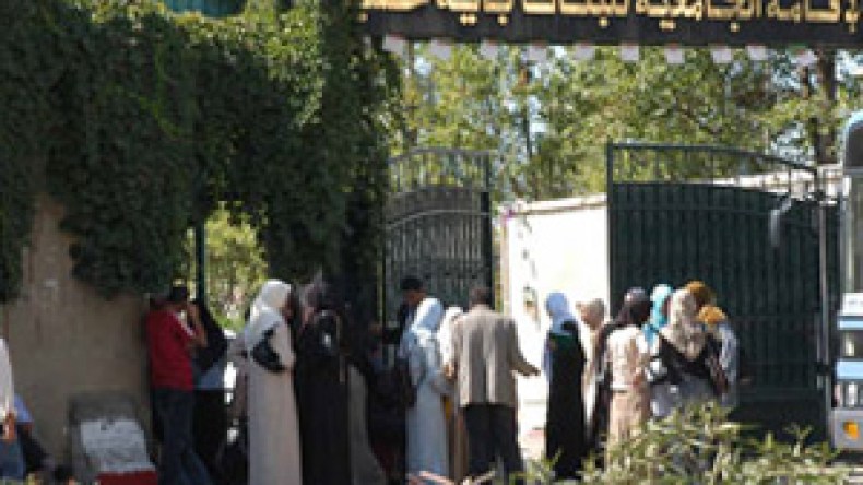 نقل 120 طالبة إثر تسمم غذائي إلى مستشفى قسنطينة