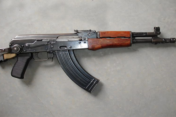 Mali national smuggles Kalashnikov machine guns from Libya and sells them in Illizi