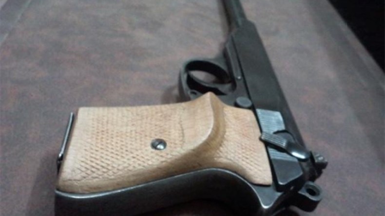 مسدس من صنع فرنسي في مفرغة عمومية