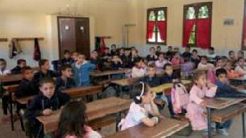 نقابات التربية تقرر إضرابا مفتوحا في المدارس