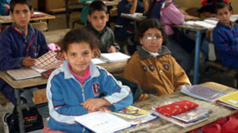 لا توحيد للباس التلاميذ بالمدارس ولون واحد للمآزر