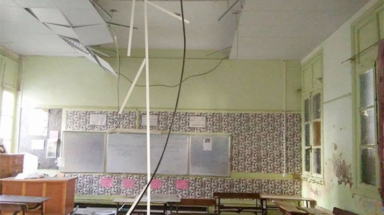 إصابة 11 تلميذا وأستاذة في انهيار سقف قسم بوهران