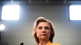 كلينتون تعترف بتلقي مليون دولار “هدية” من قطر !