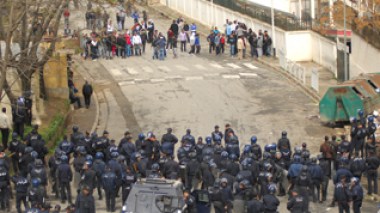 Clashes between police and residents of huts wound 95 in Algiers