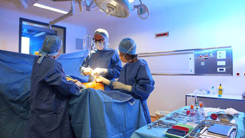 أول عملية جراحية للعظام بالمنظار تجرى بمستشفى الأخضرية في البويرة