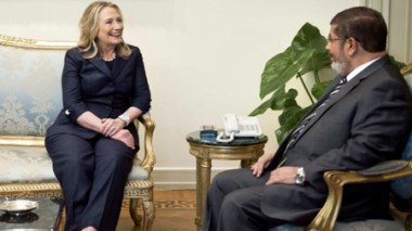 Égypte: Clinton veut “un dialogue transparent” entre les parties