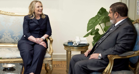 Égypte: Clinton veut “un dialogue transparent” entre les parties