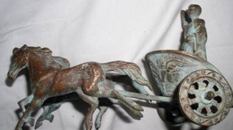 الدرك يطيح بأخطر شبكة بالشرق حاولت تهريب 150 تحفة نادرة