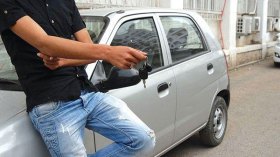 “كلوندستان” يختطف الفتيات بمسدس بلاستيكي ويغتصبهن!