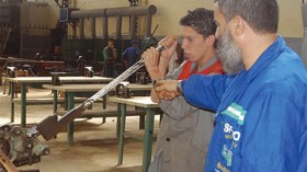 تجميد مشاريع نقل البضائع والمسافرين وكراء السيارات والآلات