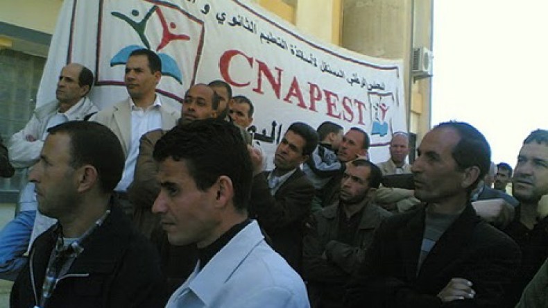 “الكناباست” تطالب: منع التدخين والتعنيف على الأساتذة بالمدارس