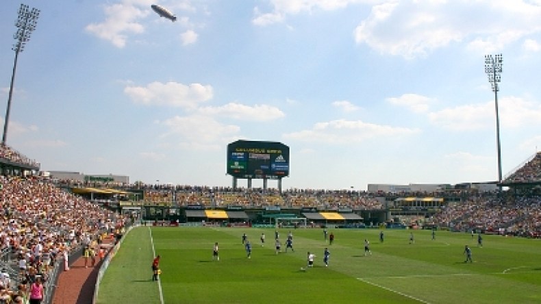 حريق هائل في لوح إلكتروني لملعب أمريكي