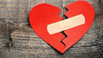 “الخاين” شكّاك و”الاجرب” حكّاك