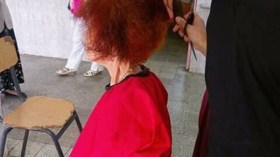 أيادي الخير “تدلع” نسوة ومسنات دار العجزة بتسريحات شعر ناعمة