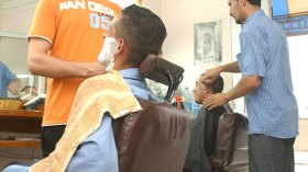 بورصة الحلاقين تلتهب قبيل العيد