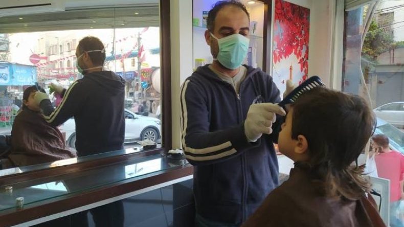 شروط صارمة لنشاط الحلاقين وأصحاب محلات بيع الملابس والأحذية