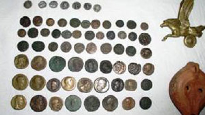 استرجاع 1100 قطعة أثرية مهربة بغرداية