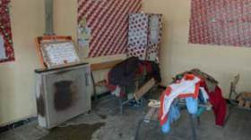 معلمون بسخانات كهربائية وتلاميذ يتبولون في ثيابهم