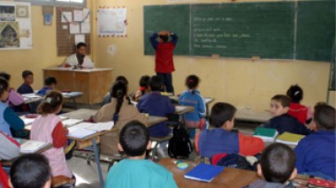 Alors que Le ministère presse de la fonction publique pour corriger, les syndicats irrités: Une erreur dans la loi fondamentale prive 40 milles enseignant du droit de transfert