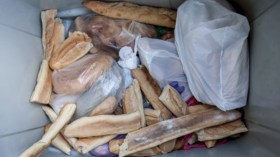 الجزائريون يرمون 12 مليون خبزة في المزابل خلال رمضان